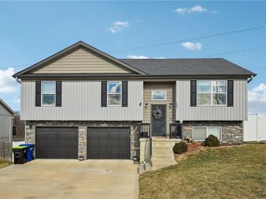 102 Division Street, Knob Noster, MO 65336