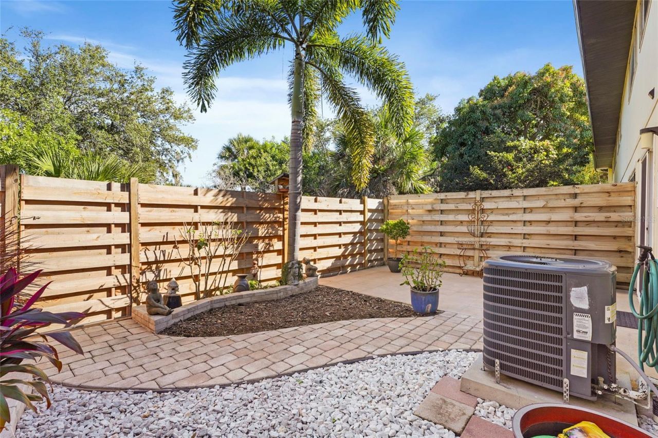 1143 Longfellow Road, Sarasota, FL 34243 Photo