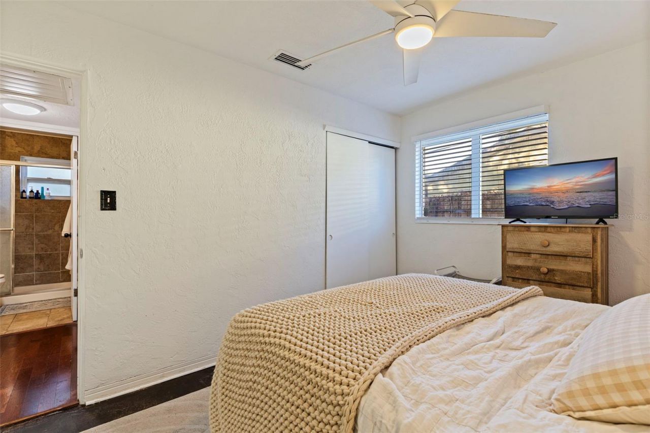 129 NW Lincoln Circle N, Saint Petersburg, FL 33702 Photo