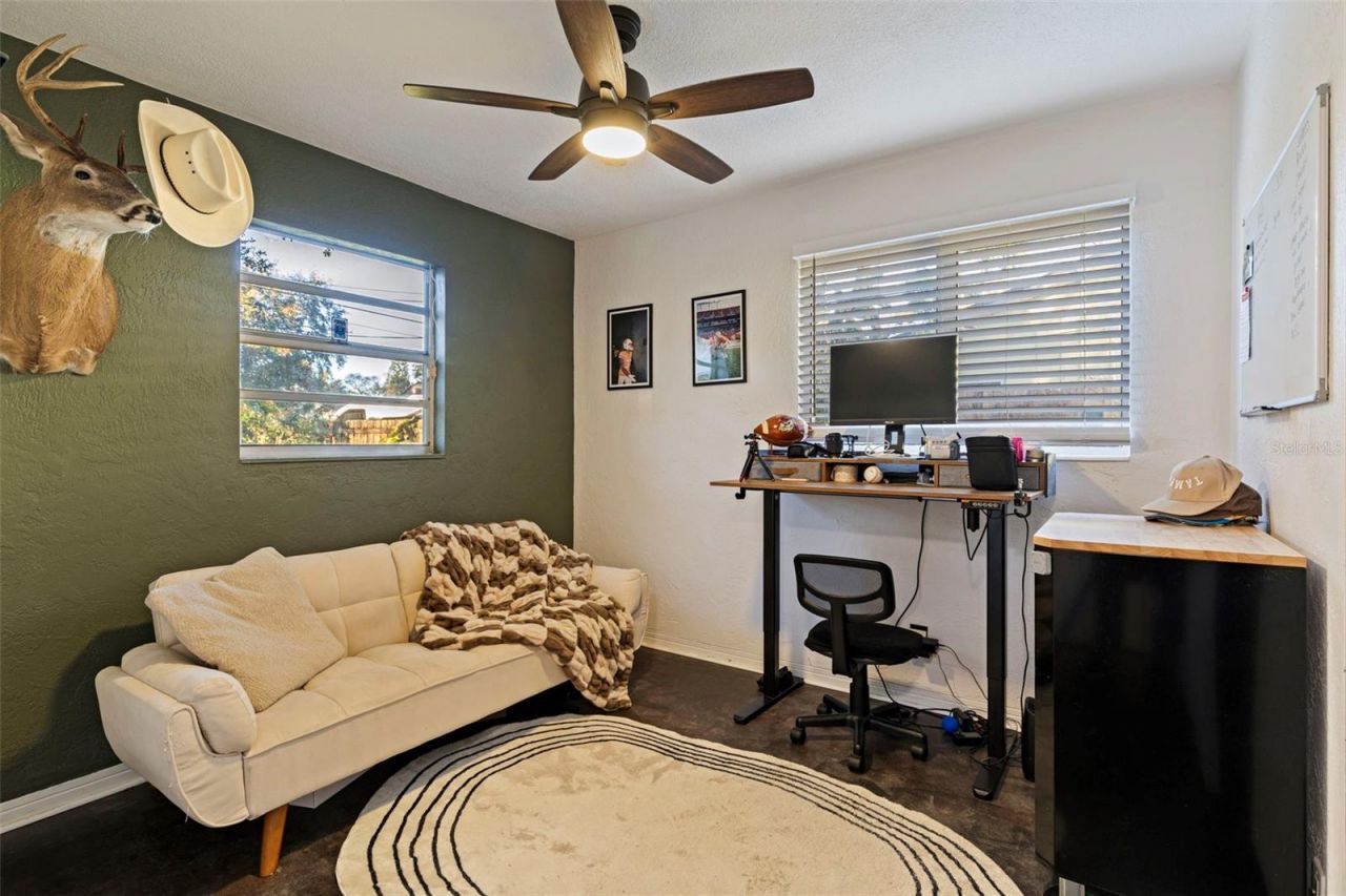 129 NW Lincoln Circle N, Saint Petersburg, FL 33702 Photo