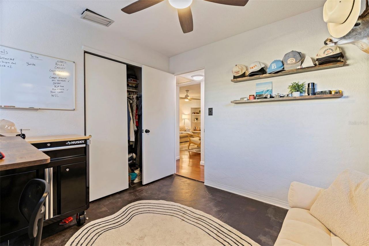 129 NW Lincoln Circle N, Saint Petersburg, FL 33702 Photo