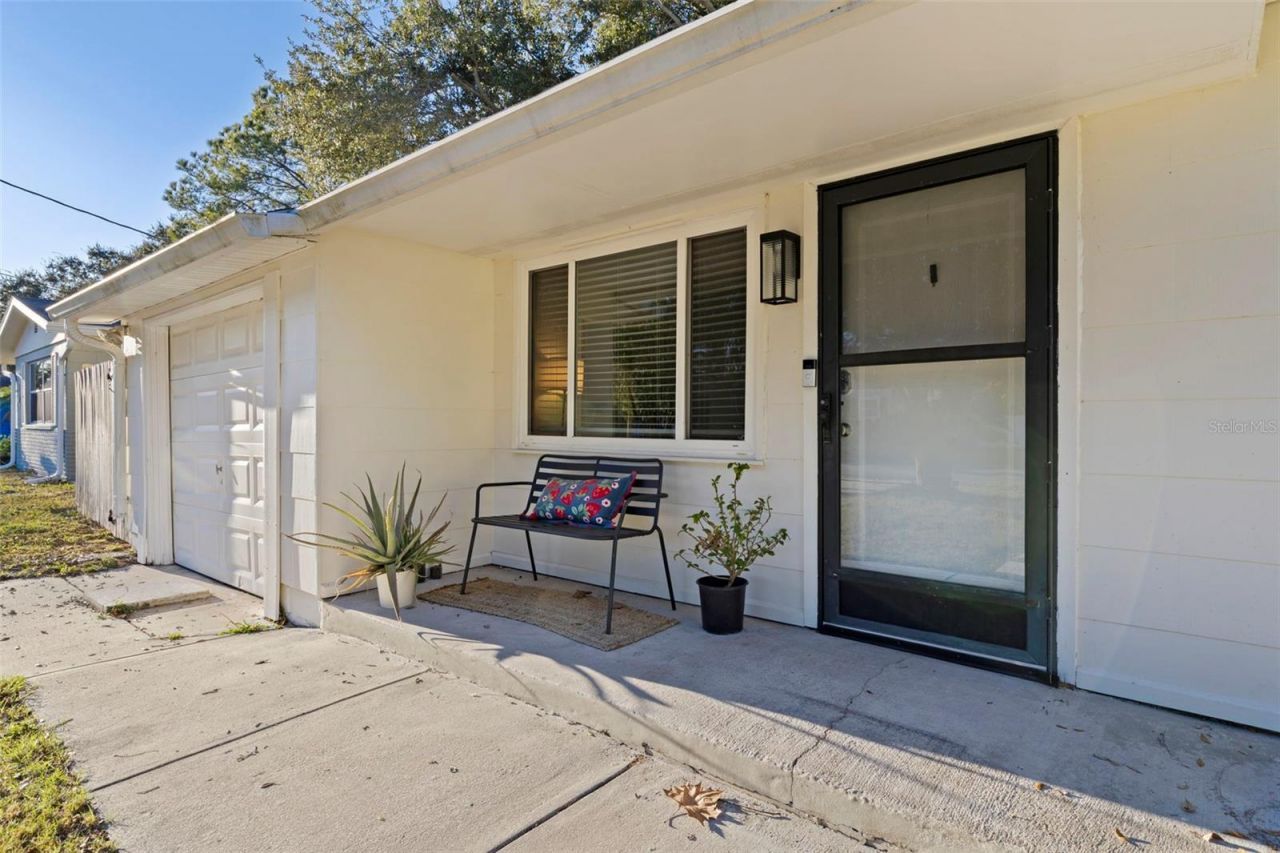 129 NW Lincoln Circle N, Saint Petersburg, FL 33702 Photo