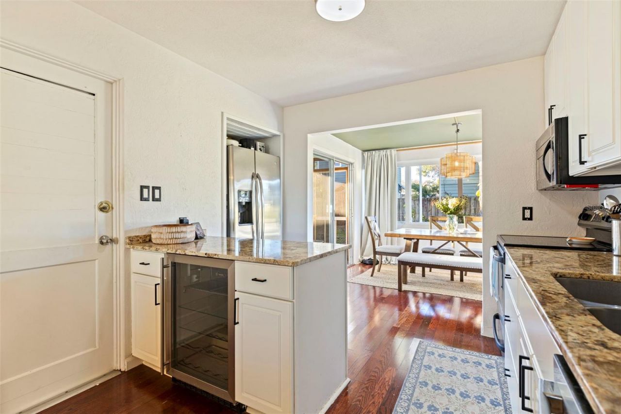 129 NW Lincoln Circle N, Saint Petersburg, FL 33702 Photo