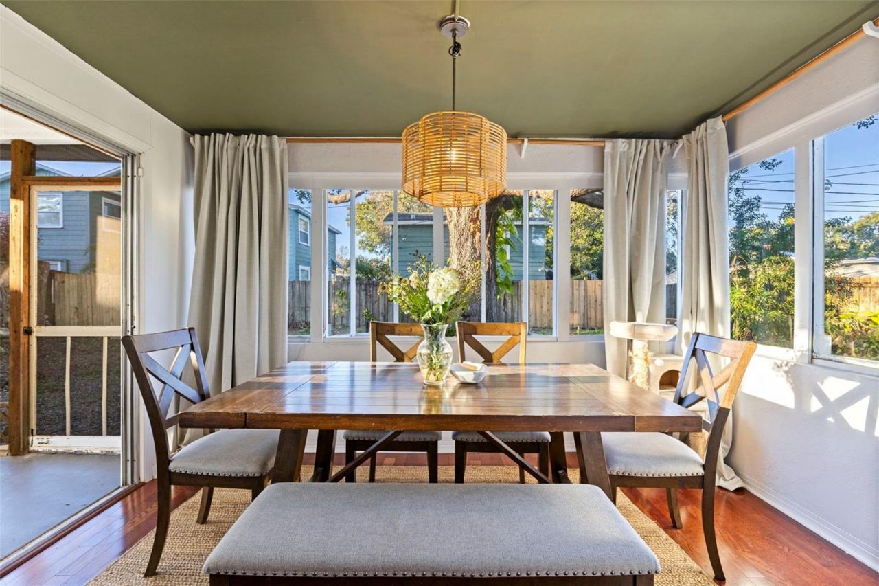 129 NW Lincoln Circle N, Saint Petersburg, FL 33702 Photo