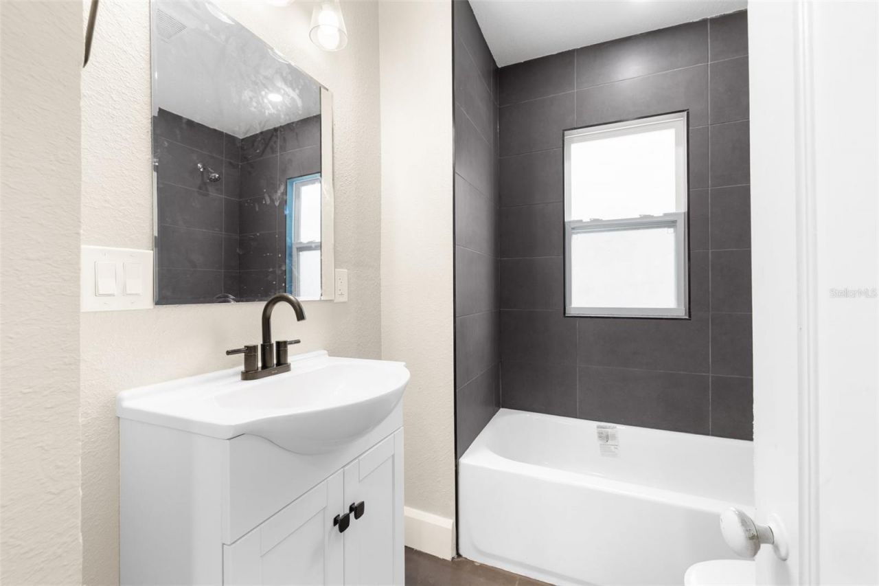 781 31st Avenue N, Saint Petersburg, FL 33704 Photo