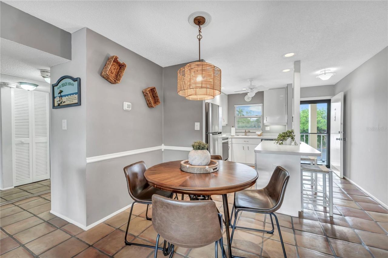 915 Beach Road, Unit 216, Sarasota, FL 34242 Photo