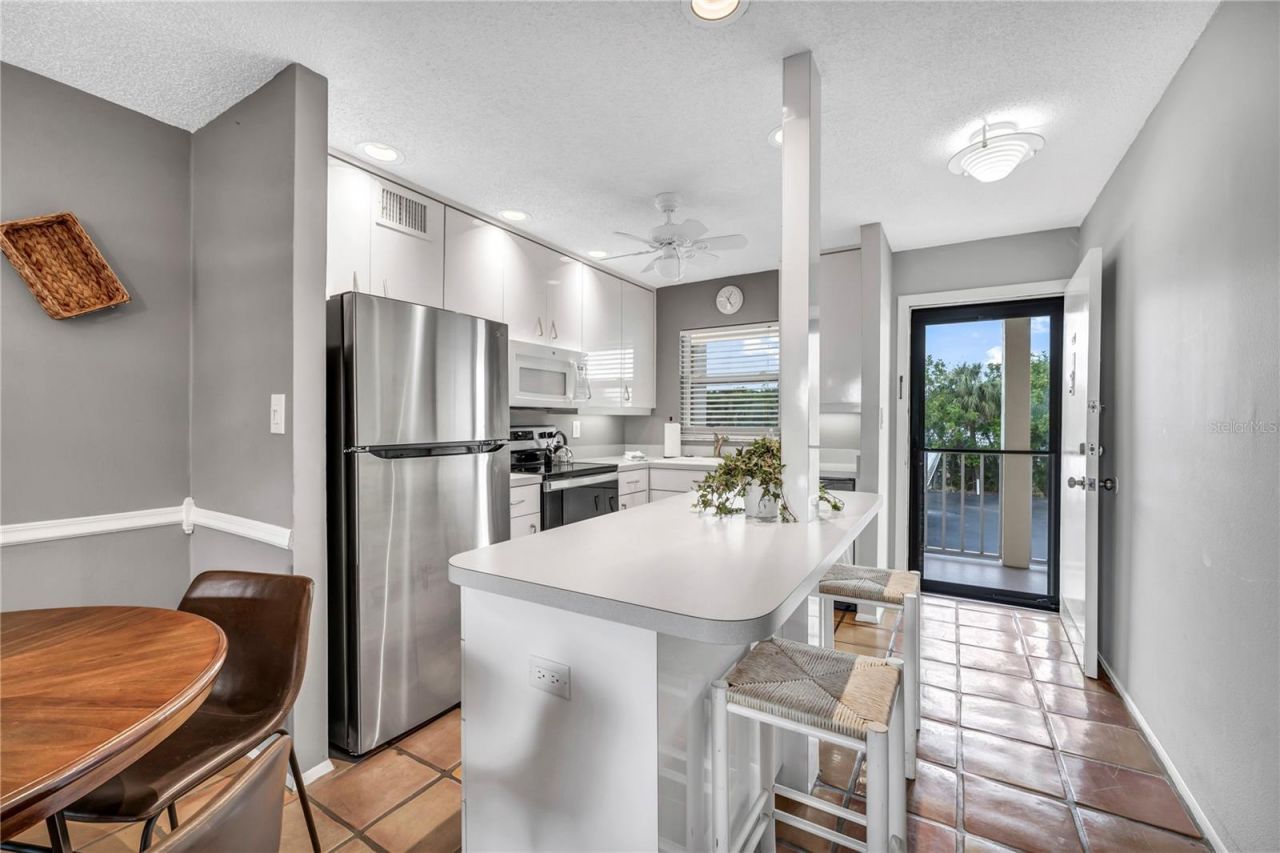 915 Beach Road, Unit 216, Sarasota, FL 34242 Photo