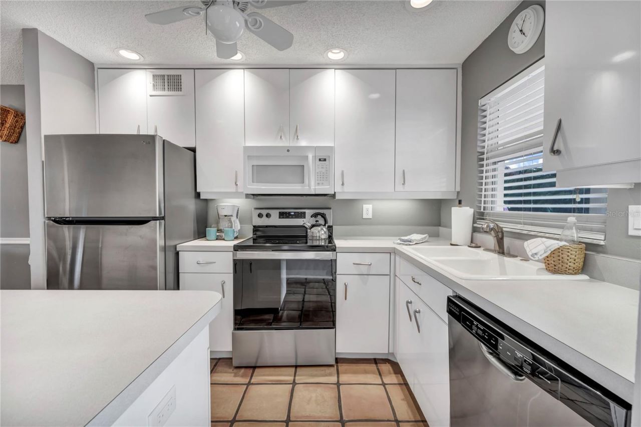 915 Beach Road, Unit 216, Sarasota, FL 34242 Photo