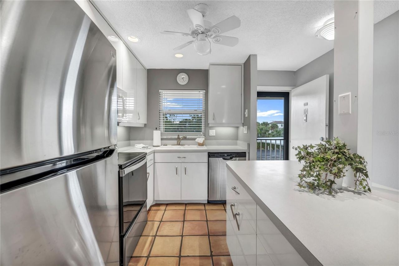 915 Beach Road, Unit 216, Sarasota, FL 34242 Photo