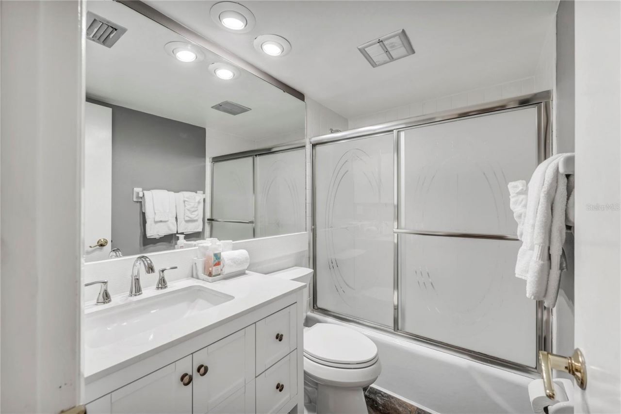 915 Beach Road, Unit 216, Sarasota, FL 34242 Photo