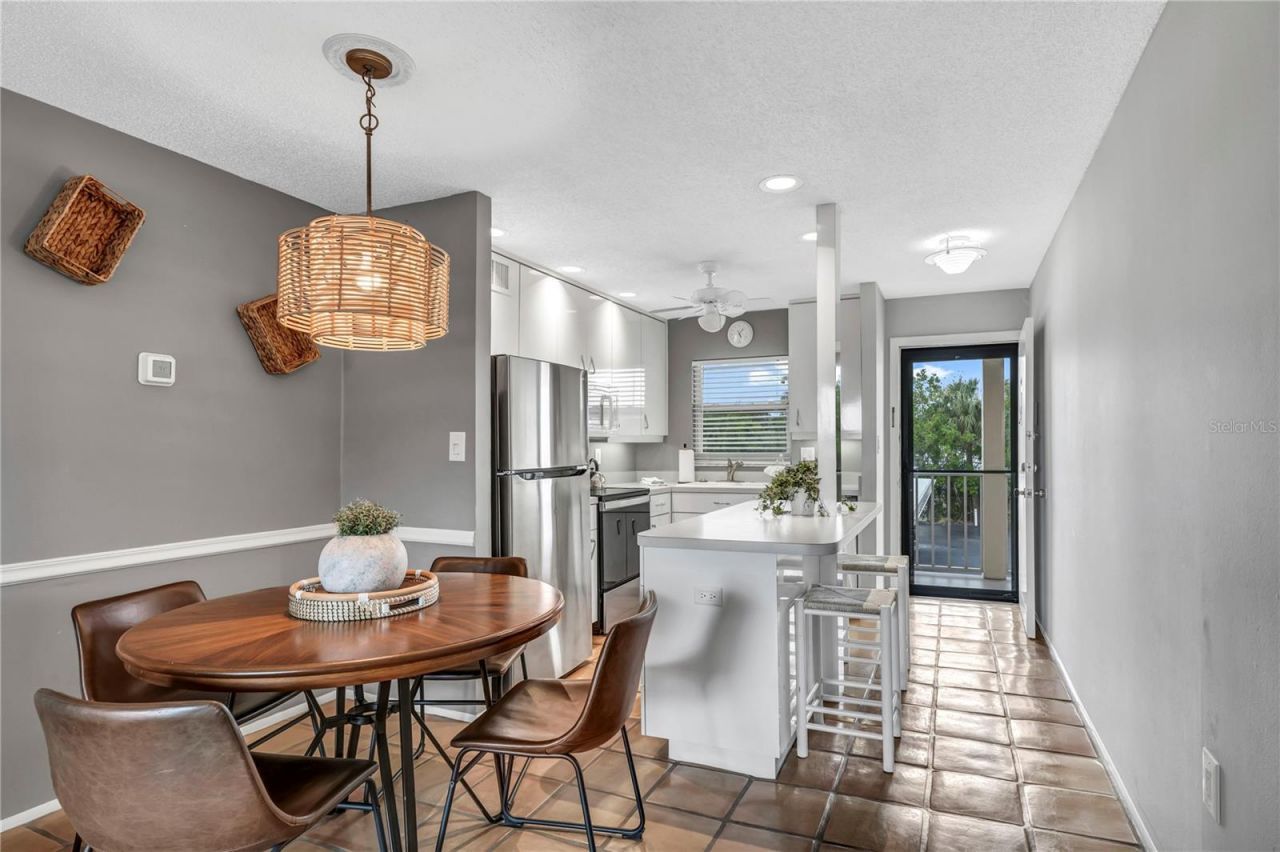 915 Beach Road, Unit 216, Sarasota, FL 34242 Photo