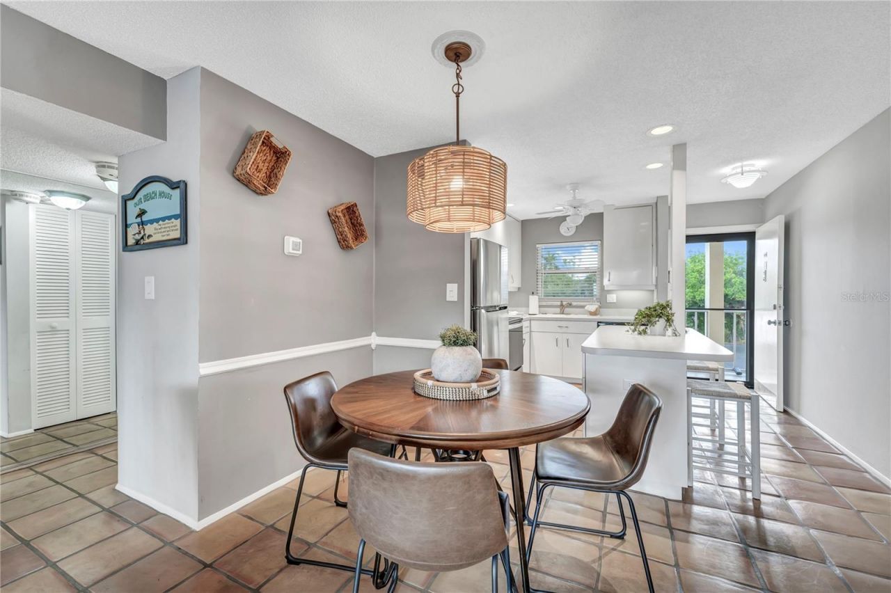 915 Beach Road, Unit 216, Sarasota, FL 34242 Photo