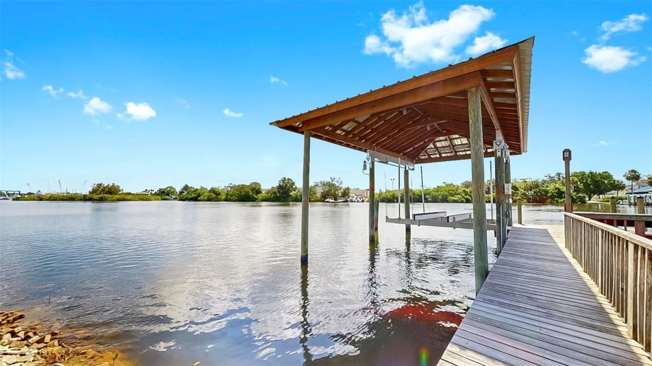 424 Doric Court, Tarpon Springs, FL 34689 Photo