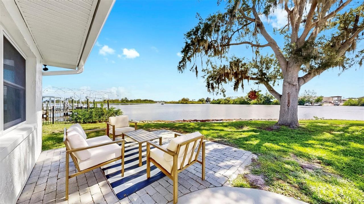424 Doric Court, Tarpon Springs, FL 34689 Photo
