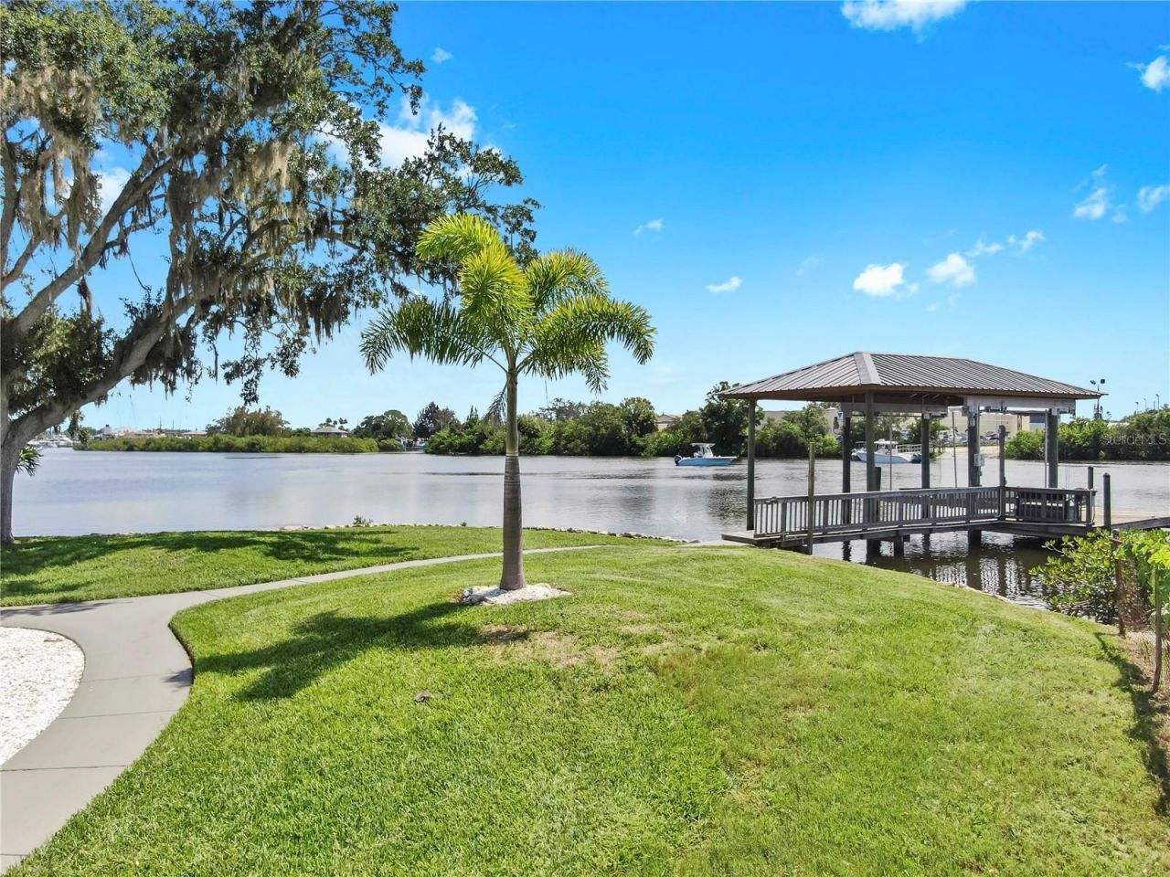 424 Doric Court, Tarpon Springs, FL 34689 Photo