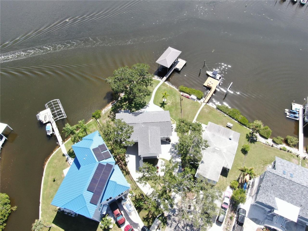 424 Doric Court, Tarpon Springs, FL 34689 Photo