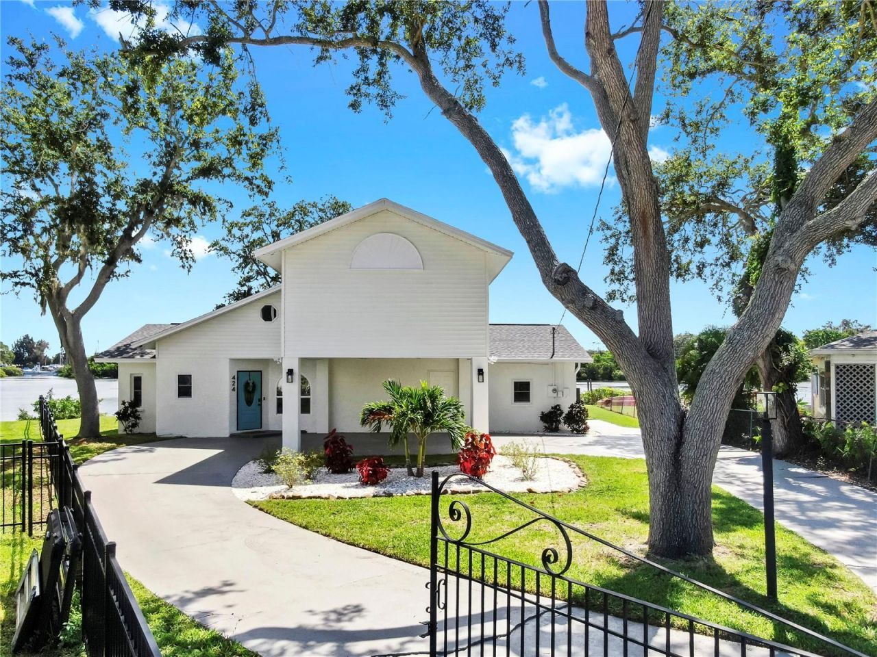 424 Doric Court, Tarpon Springs, FL 34689 Photo