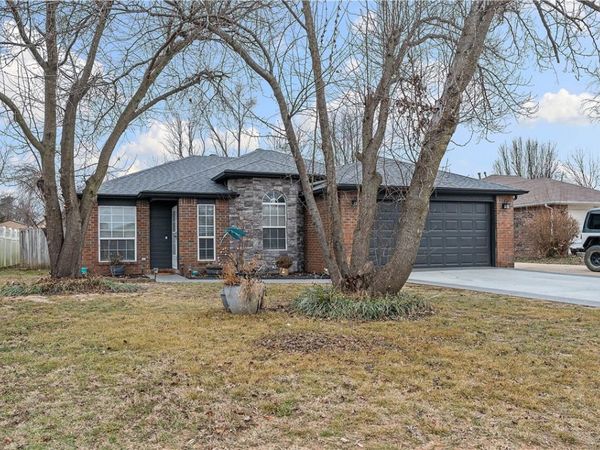 2906 Levi Lane, Bentonville, AR 72712