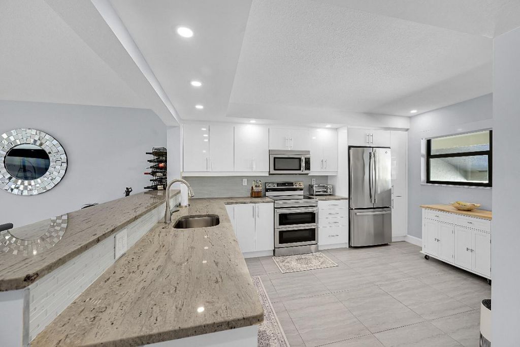 12870 Briarlake Drive, Unit 201, Palm Beach Gardens, FL 33418 Photo