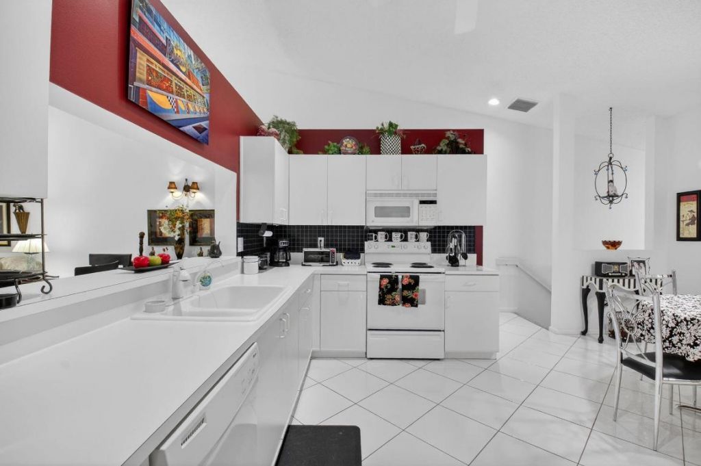 9716 Sills Drive E, Unit 201, Boynton Beach, FL 33437 Photo