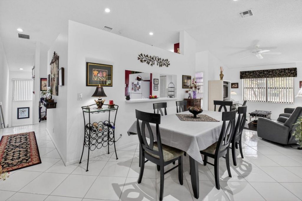 9716 Sills Drive E, Unit 201, Boynton Beach, FL 33437 Photo