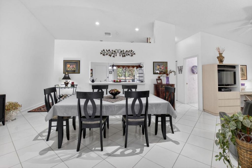 9716 Sills Drive E, Unit 201, Boynton Beach, FL 33437 Photo