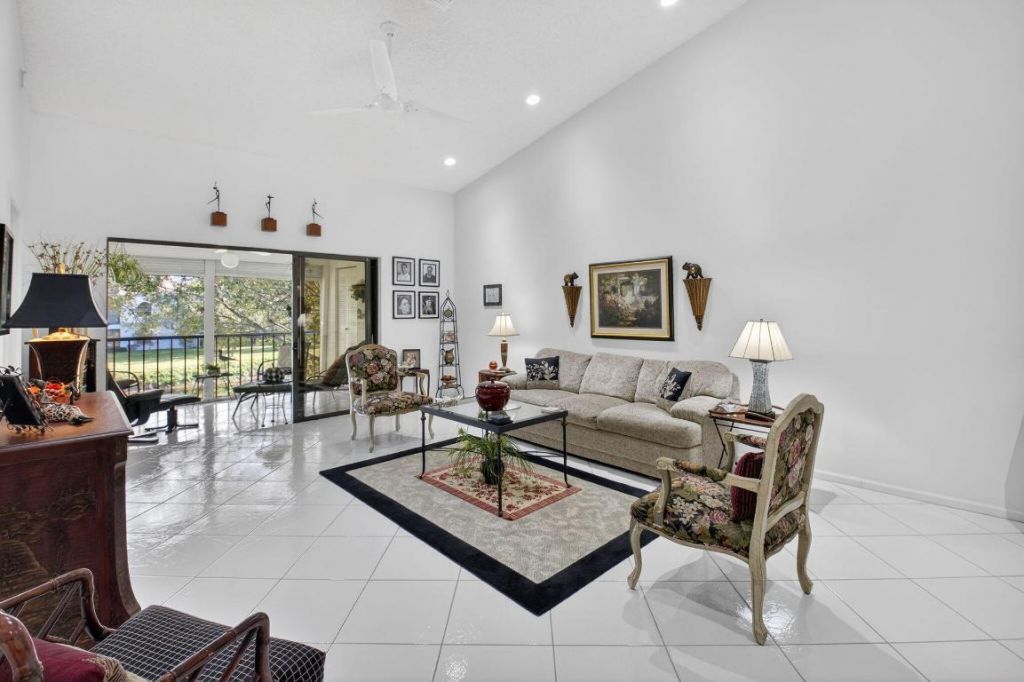 9716 Sills Drive E, Unit 201, Boynton Beach, FL 33437 Photo