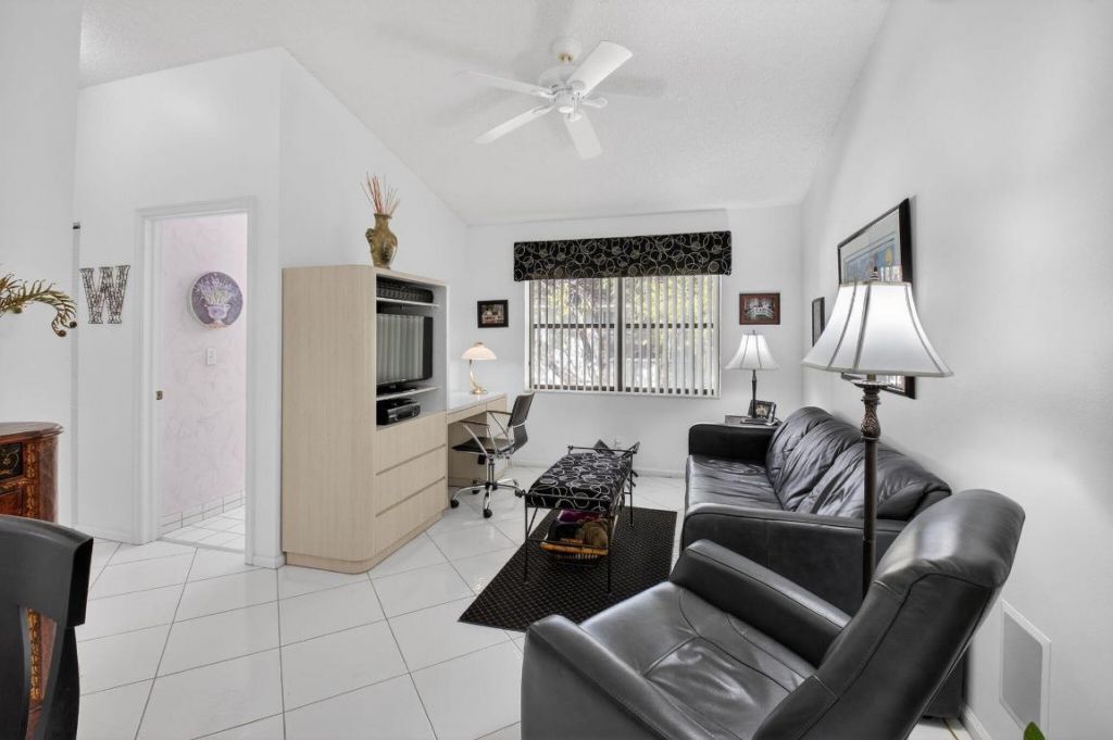 9716 Sills Drive E, Unit 201, Boynton Beach, FL 33437 Photo