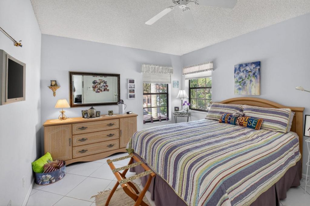 9716 Sills Drive E, Unit 201, Boynton Beach, FL 33437 Photo