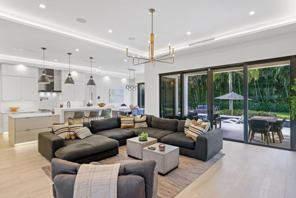 525 Whispering Pines Road, Boynton Beach, FL 33435 Photo