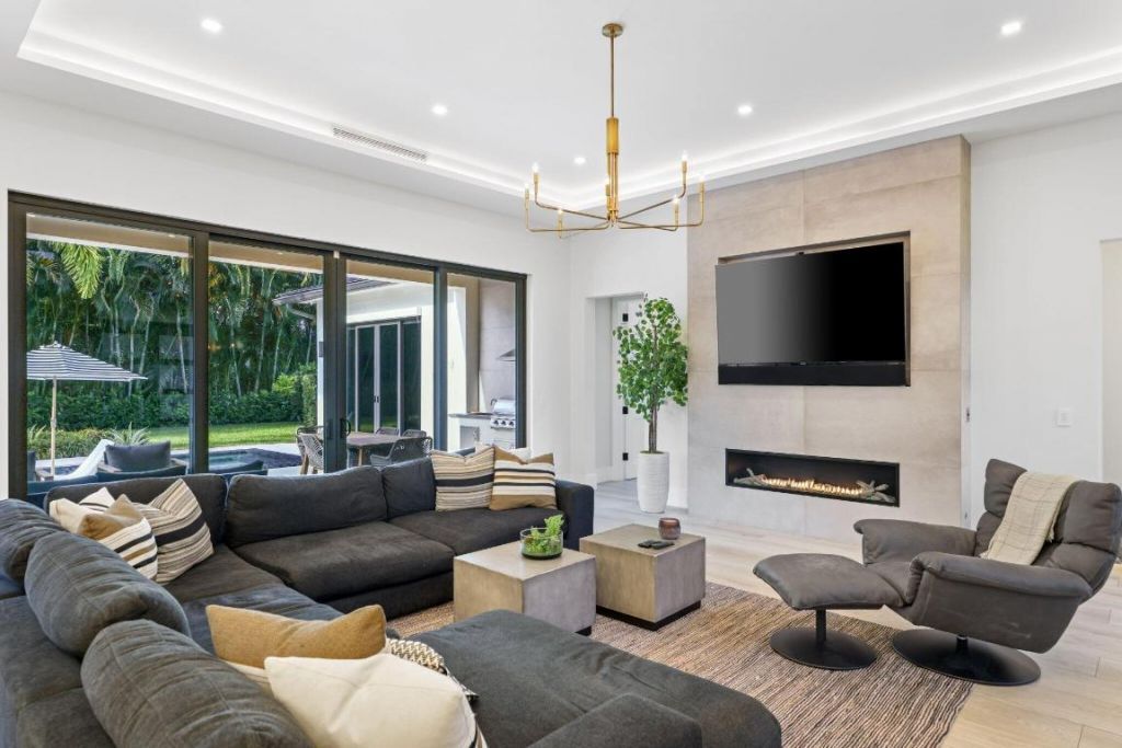 525 Whispering Pines Road, Boynton Beach, FL 33435 Photo