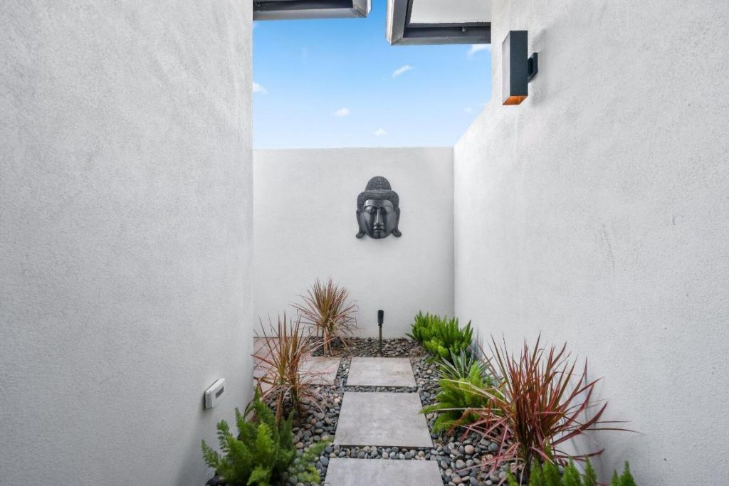 525 Whispering Pines Road, Boynton Beach, FL 33435 Photo