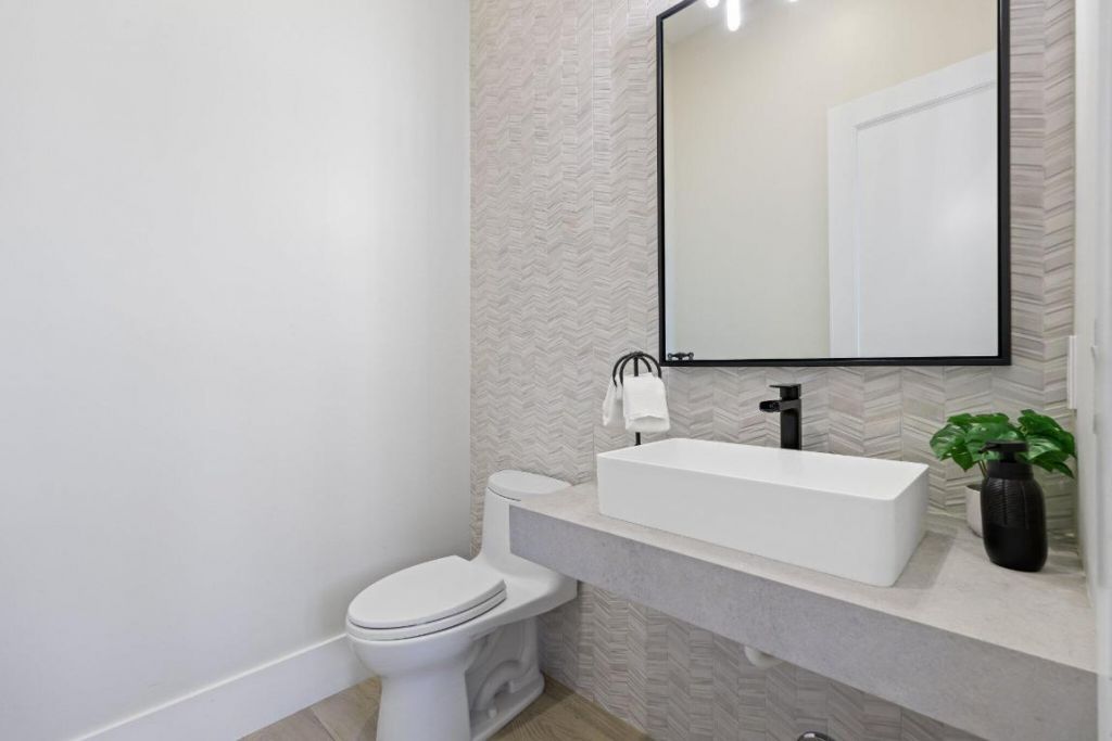 525 Whispering Pines Road, Boynton Beach, FL 33435 Photo