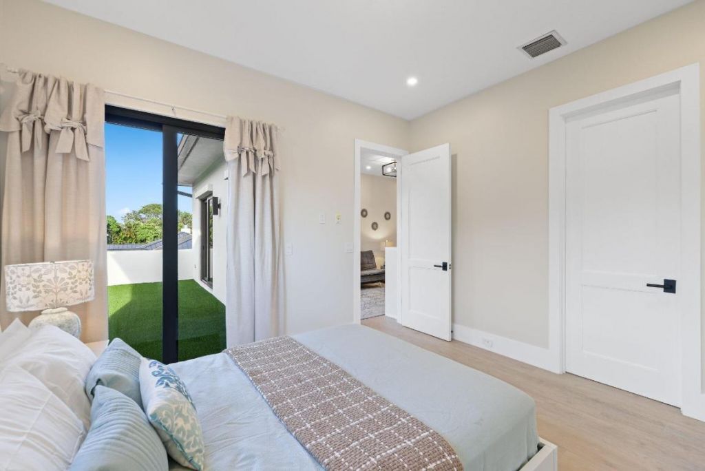 525 Whispering Pines Road, Boynton Beach, FL 33435 Photo