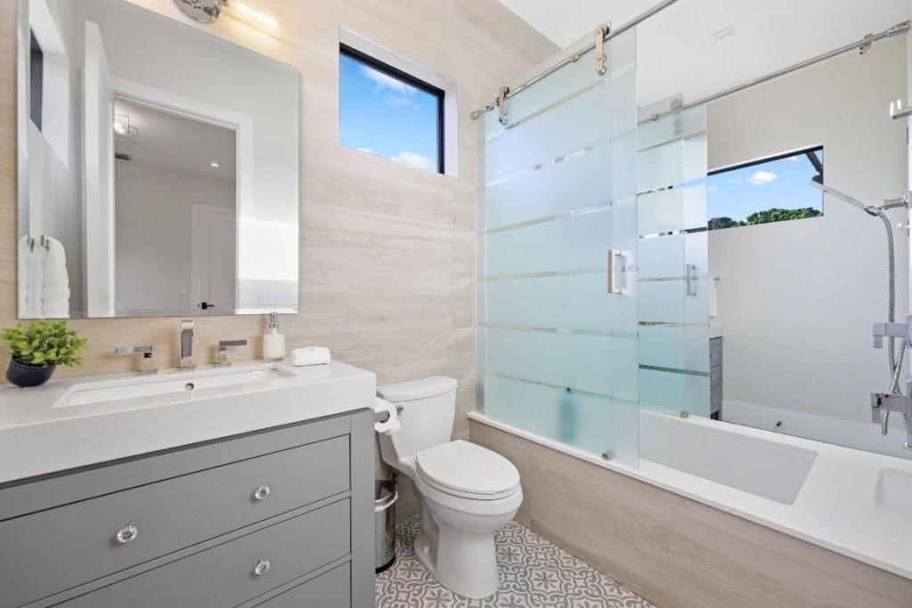 525 Whispering Pines Road, Boynton Beach, FL 33435 Photo