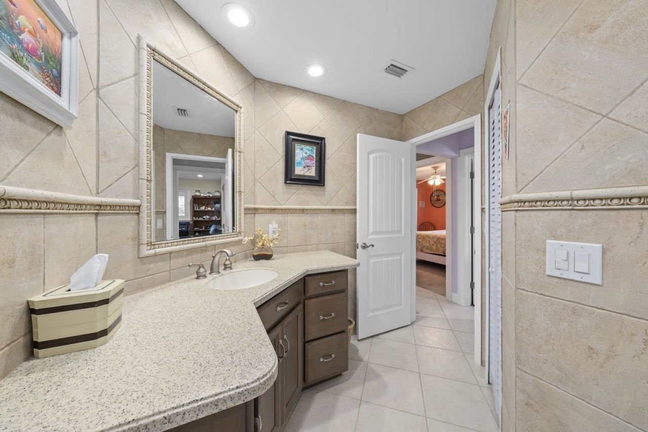 1056 S Yachtsman Dr, Sanibel, FL 33957 Photo