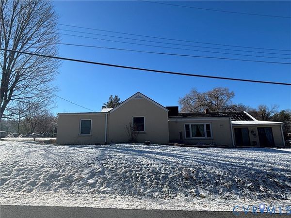 915 W Carolina Avenue , Crewe, VA 23930