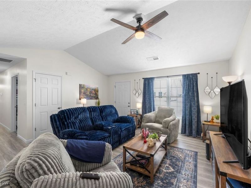 385 Nantucket Drive, Geneva, OH 44041 Photo 13