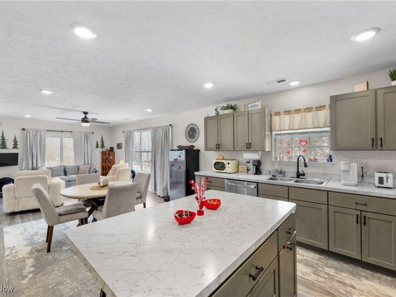 385 Nantucket Drive, Geneva, OH 44041 Photo 5