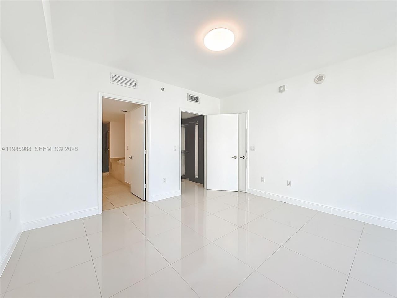 475 Brickell Ave, Unit 4215, Miami, FL 33131 Photo