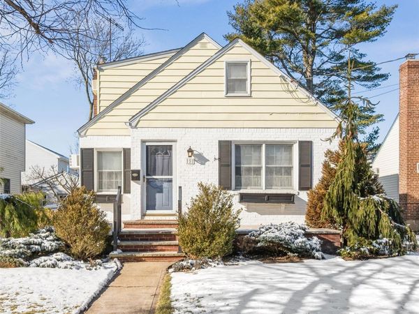 191 Euston Road S, Garden City South, NY 11530