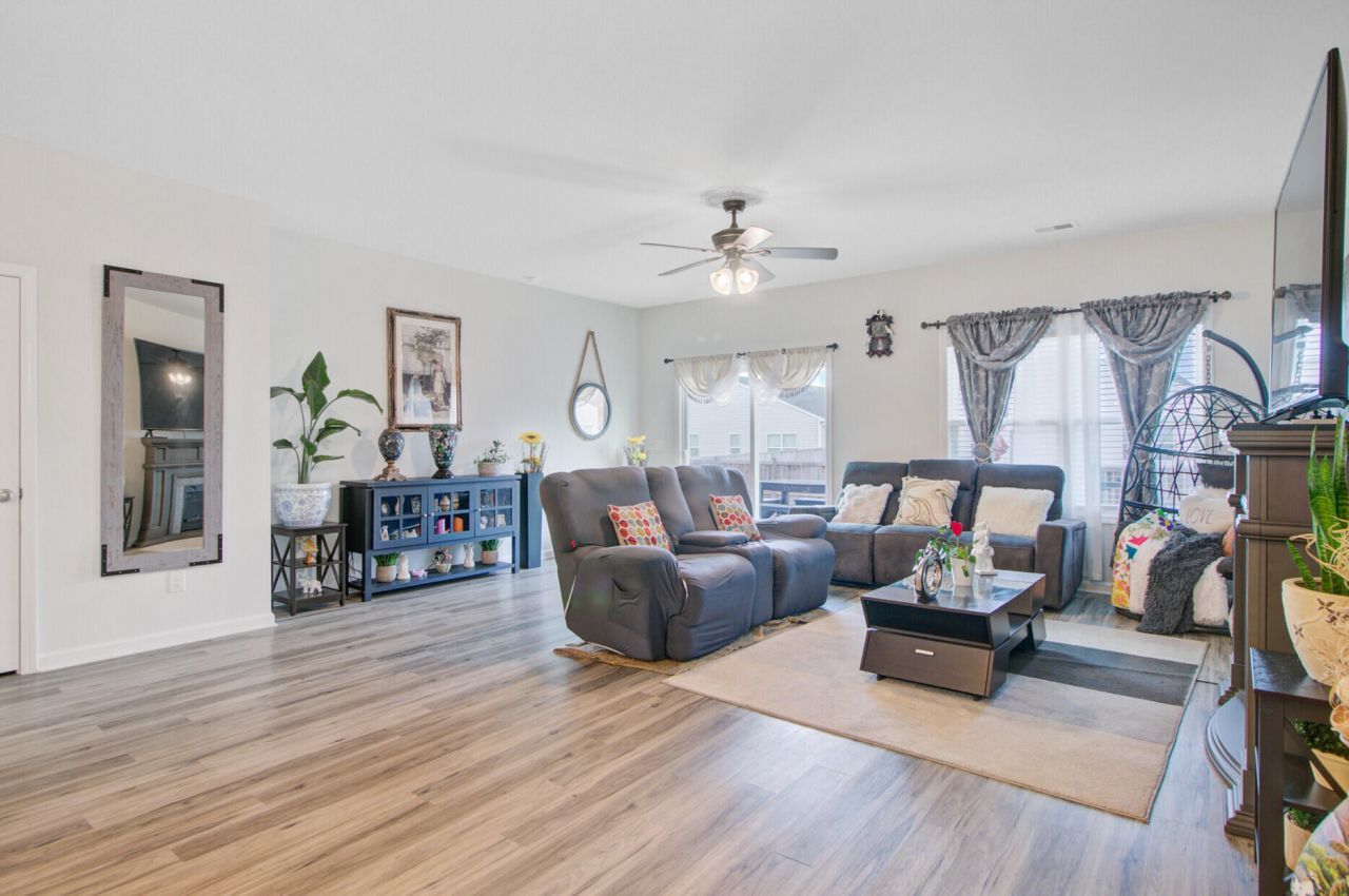 142 Clydesdale Circle Photo 12