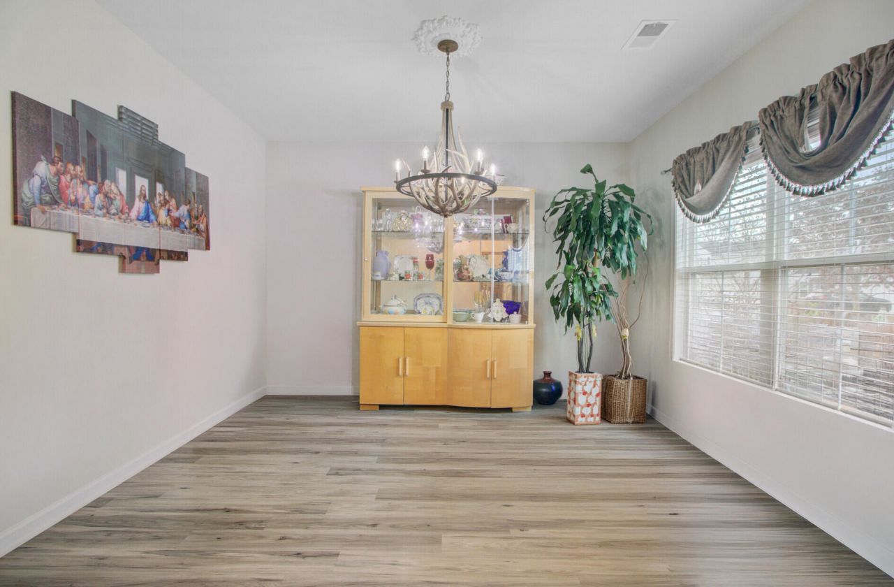 142 Clydesdale Circle Photo 6