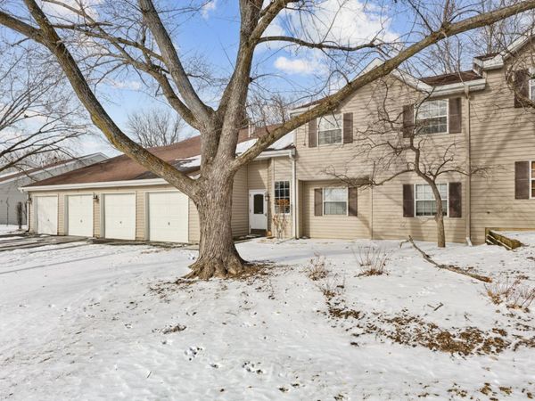 46 Gant Circle, Unit A, Streamwood, IL 60107