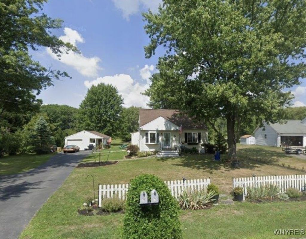 28 Greenmeadow Drive Drive, Orchard Park, NY 14127 Main Photo