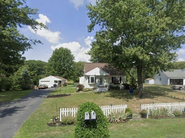 28 Greenmeadow Drive Drive, Orchard Park, NY 14127