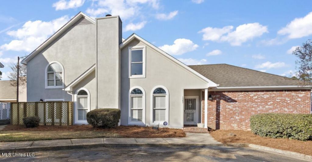 1042 Bayridge Drive, Jackson, MS 39211 Main Photo