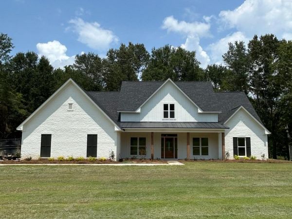 112 Crosswind Drive, Flora, MS 39071