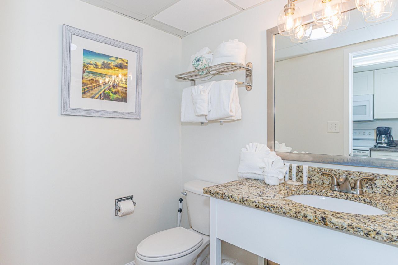 2000 N Ocean Blvd. Photo 21