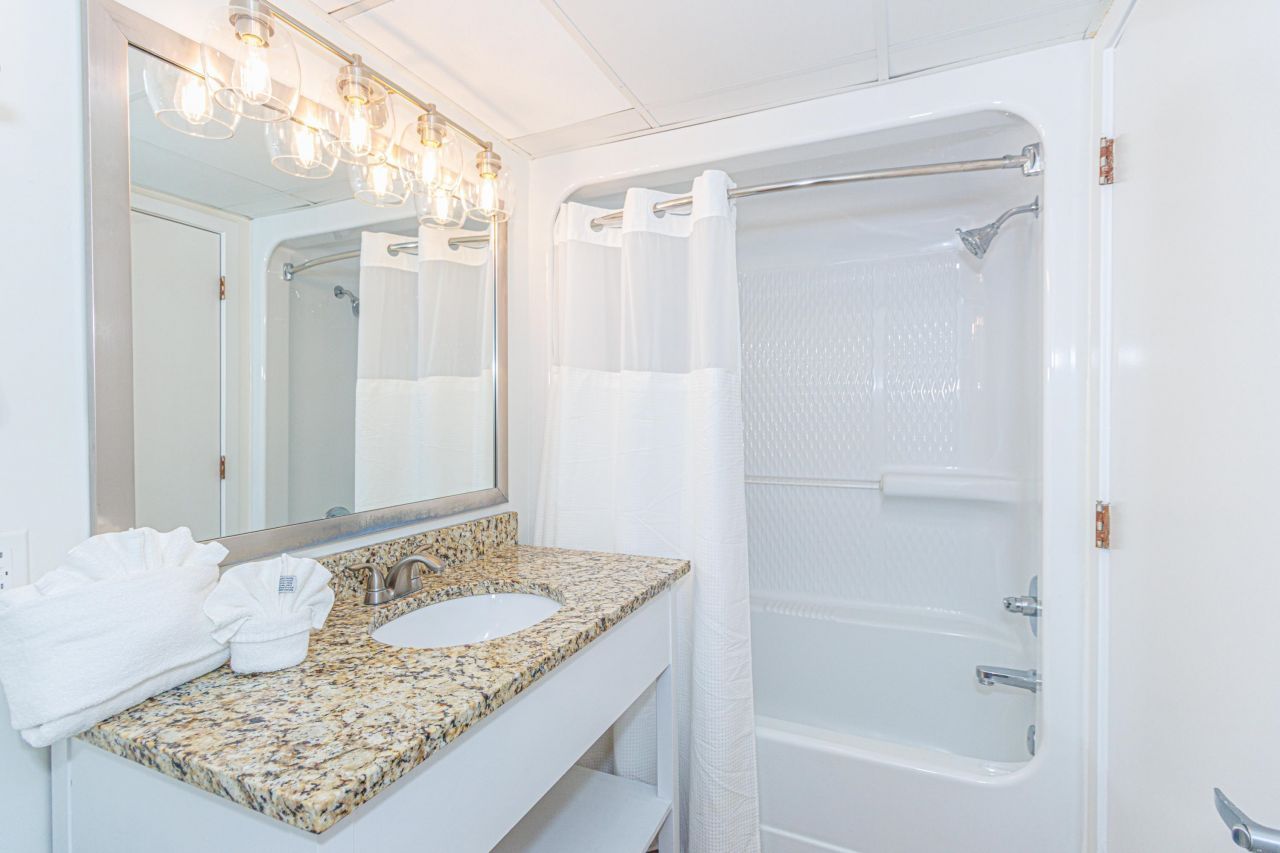 2000 N Ocean Blvd. Photo 22